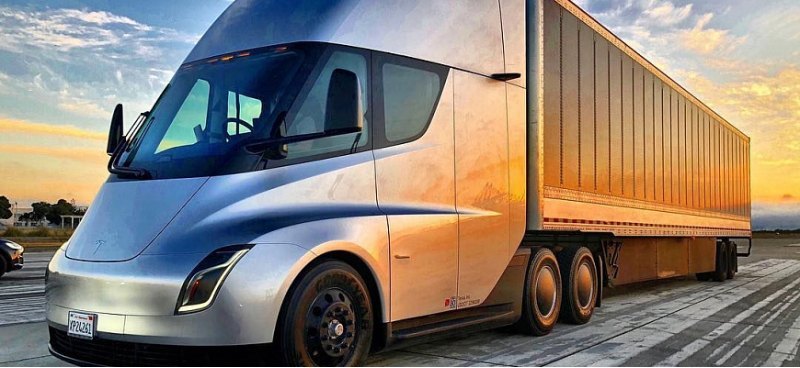 Электрический грузовик Tesla Semi в США будет…