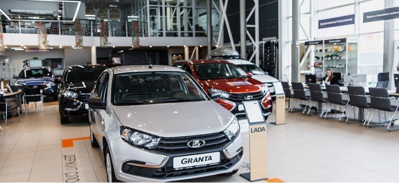 Продажи новых автомашин в РФ за четвертую неделю…