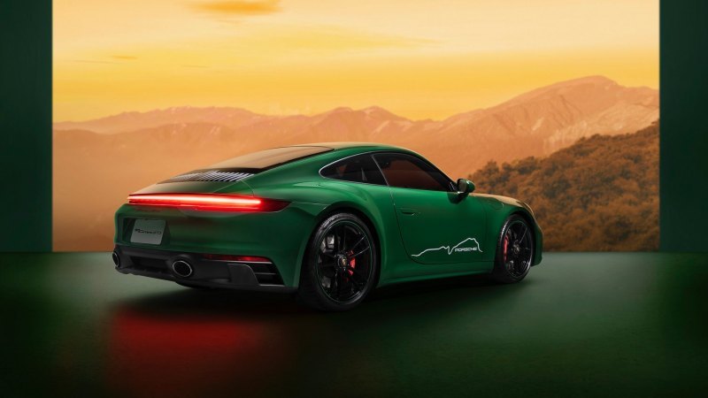 Поскольку специальная версия основана на 911 GTS,…