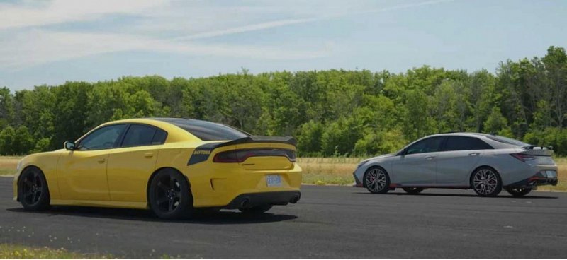 Сможет ли Hyundai Elantra N обогнать Dodge…