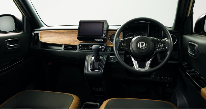 Уже в базе кей-кар оснащен набором систем Honda…