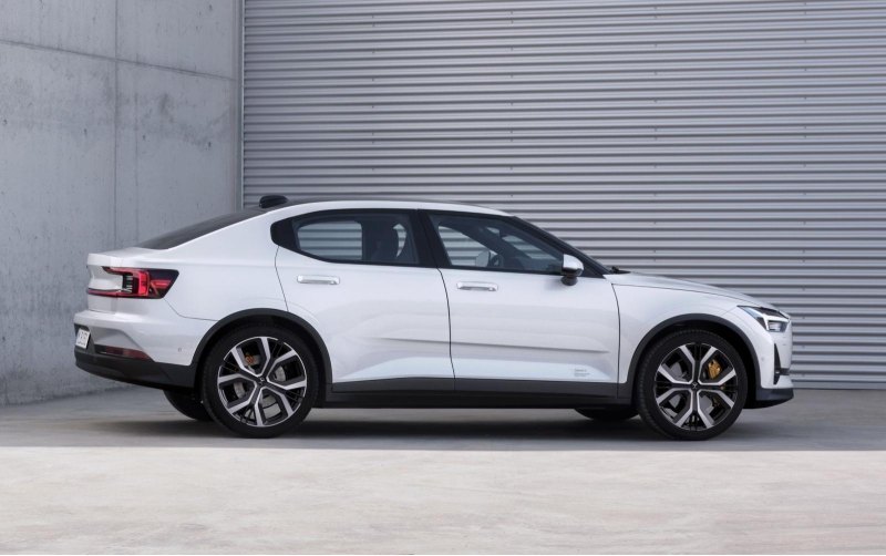 Базовый Polestar 2 оснащается АКБ на 69…