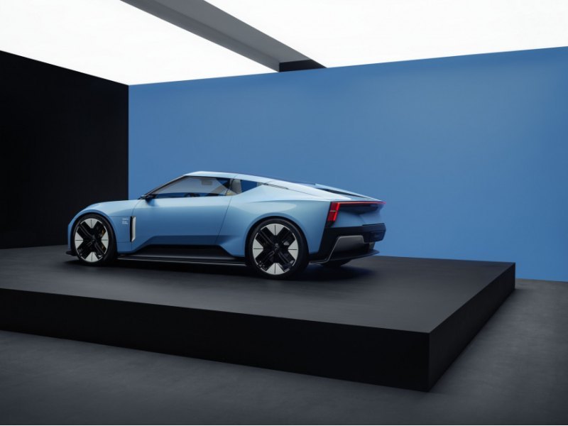 Polestar 6 построен на основе версии цельного…