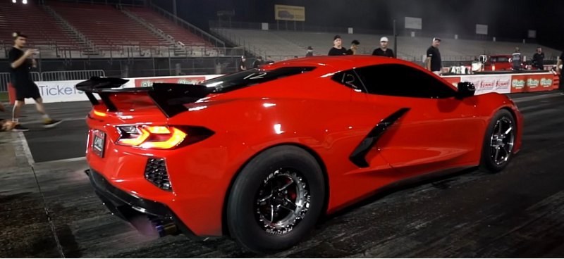 Corvette Twin-Turbo C8 проехал на заднем колесе и…