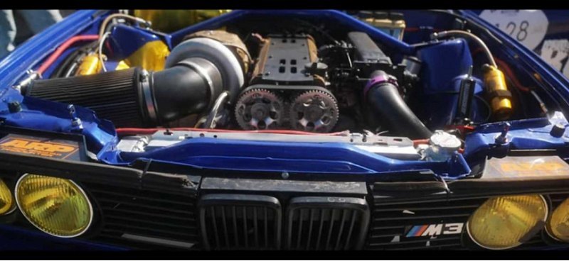 В Сети показали 1300-сильный BMW E30 M3 с мотором…