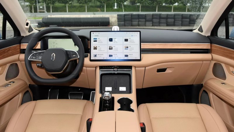Aito M5 EV имеет независимую подвеску, кузов из…