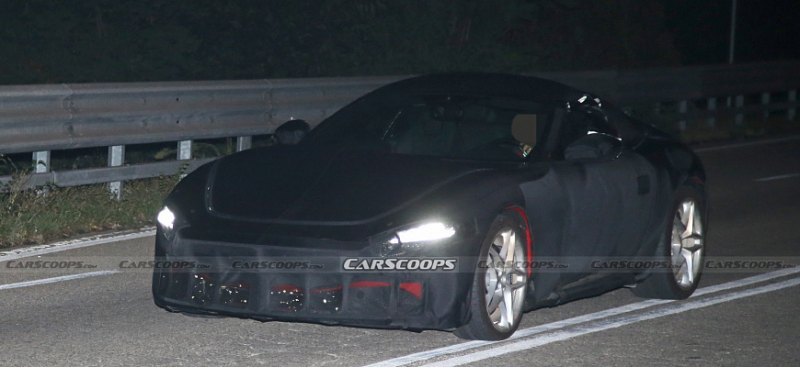 Прототип Ferrari Roma Spider засветился на…