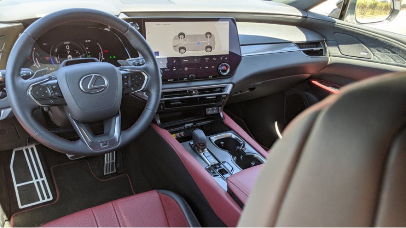 Внутри нового Lexus RX все кажется намного более…