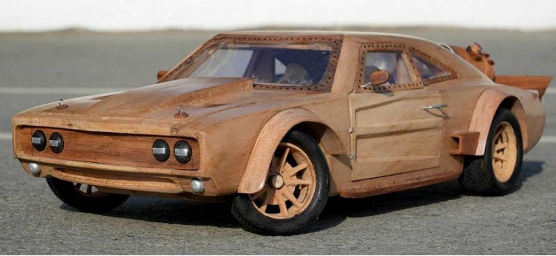 В Сети показана деревянная копия Dodge Charger из…