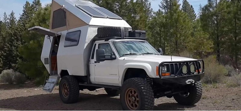 Этот автодом сделан на базе пикапа Jeep Comanche…