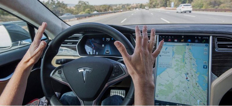 Владельцы Tesla говорят, что обновленный FSD…
