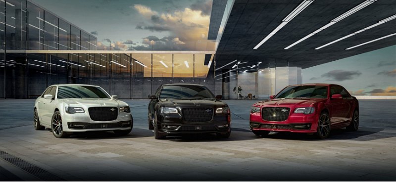 CHRYSLER 300C 2023 года представлен с 485-сильным…