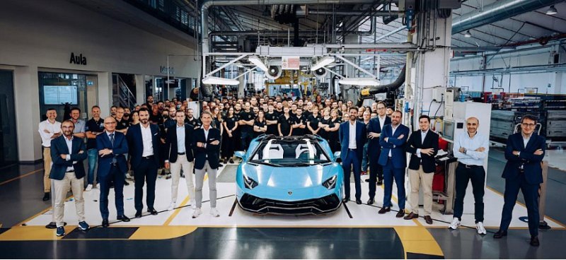 С завода Lamborghini сошел последний экземпляр…