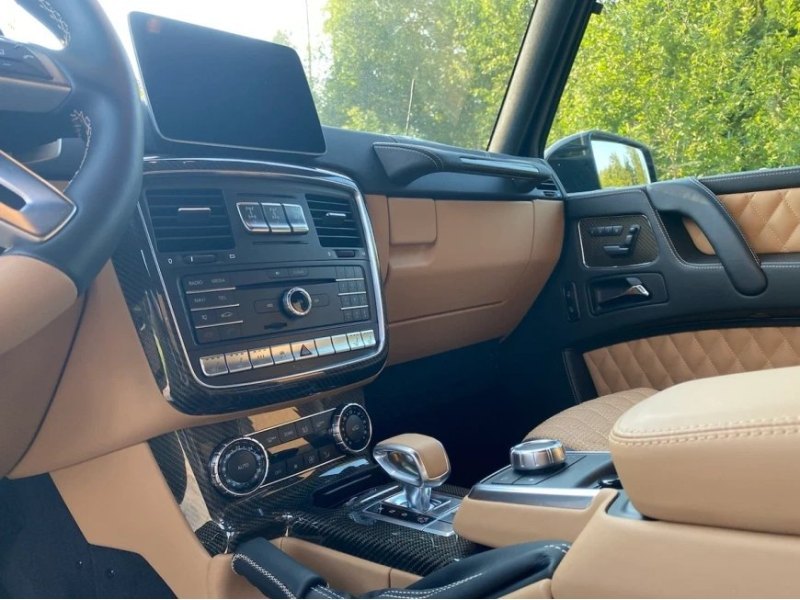 Дебютная внедорожная модель Mercedes-Maybach…