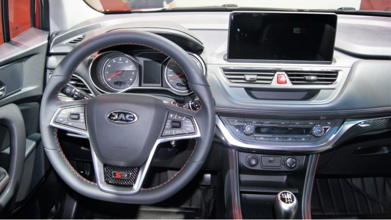 Причем есть поддержка функционала Apple CarPlay и…