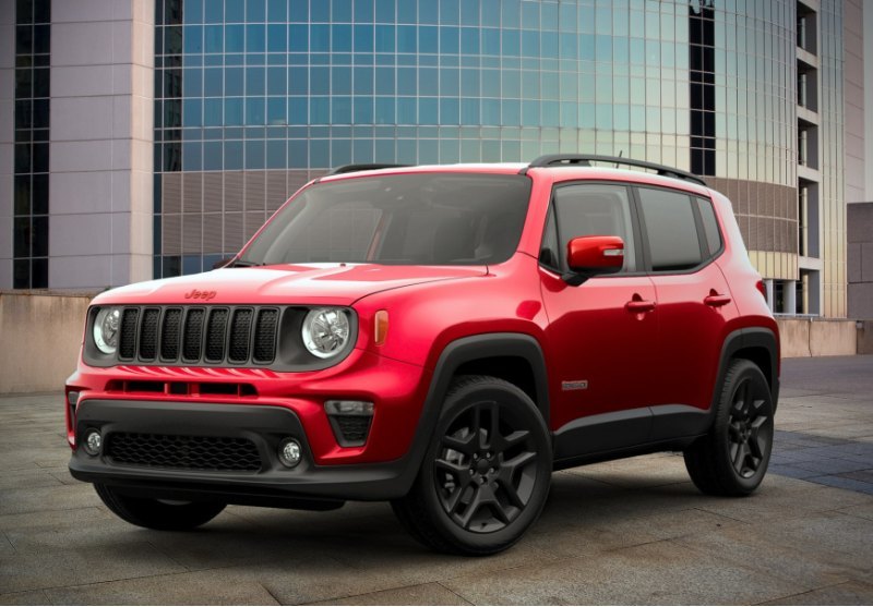 Поднявшись по лестнице отделки салона, Renegade…