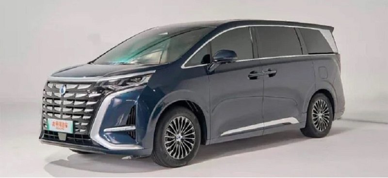 Ежедневные продажи минивэна BYD Denza D9 в КНР…