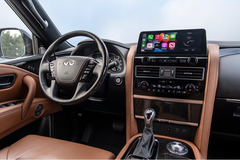 Все QX80 приводит в движение 5,6-литровый…