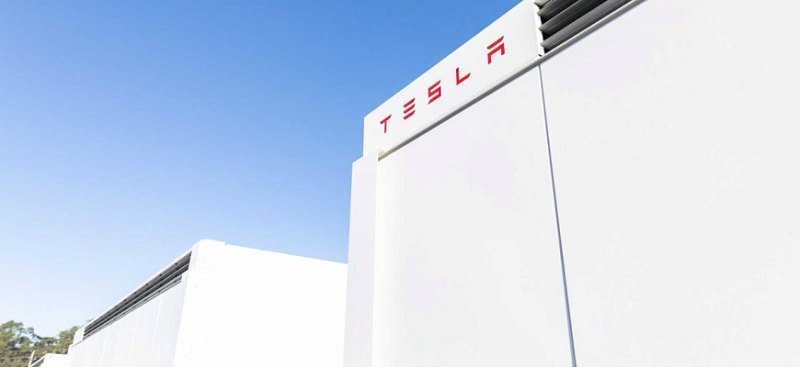 Компания Tesla разворачивает сеть аккумуляторных…