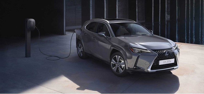 Компания LEXUS представила обновленный…
