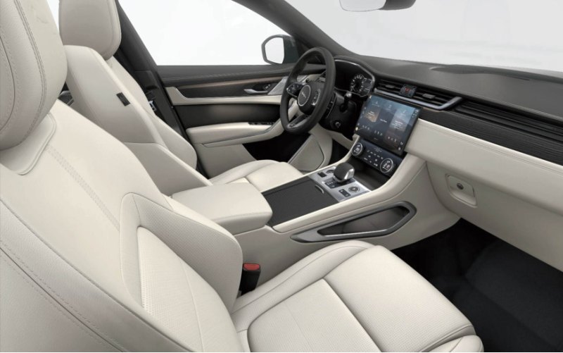 Следующим идет Jaguar F-Type R-Dynamic Black,…