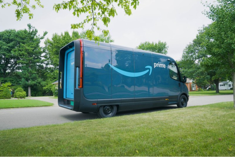В Америке Amazon сотрудничает с Rivian, которая…