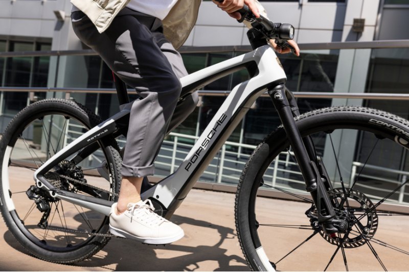 Велосипед питается от мотора Shimano EP-8 и…