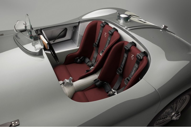 Помимо специальных цветовых схем, Jaguar…