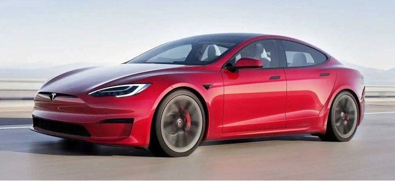 Лидерство Tesla в сегменте автомобилей…
