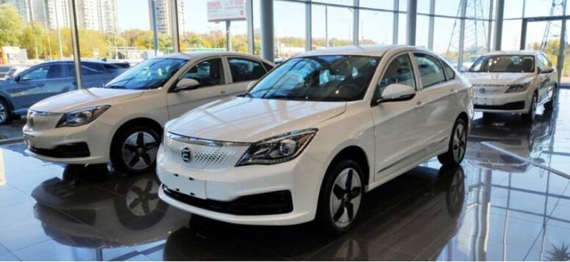 В РФ открылся первый автосалон по продаже…