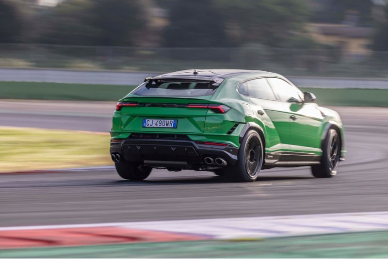 По сравнению со стандартным Urus, версия…