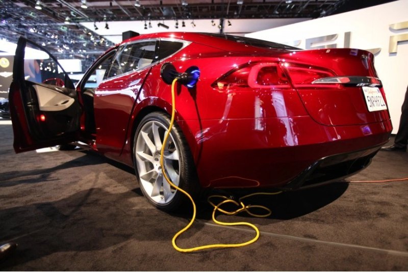 В то время как у Tesla обычно есть «основная»…