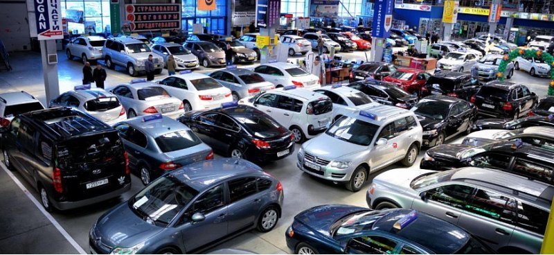 ТАСС: запасы новых иномарок у автодилеров РФ…