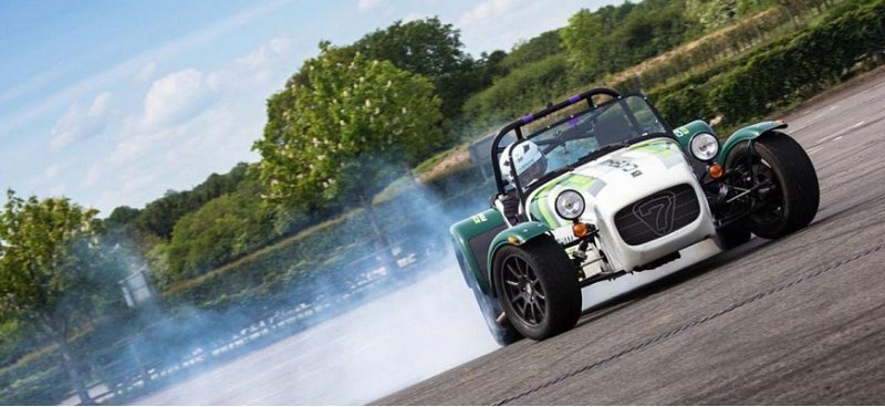 Производитель винтажных машин Caterham выпустит…