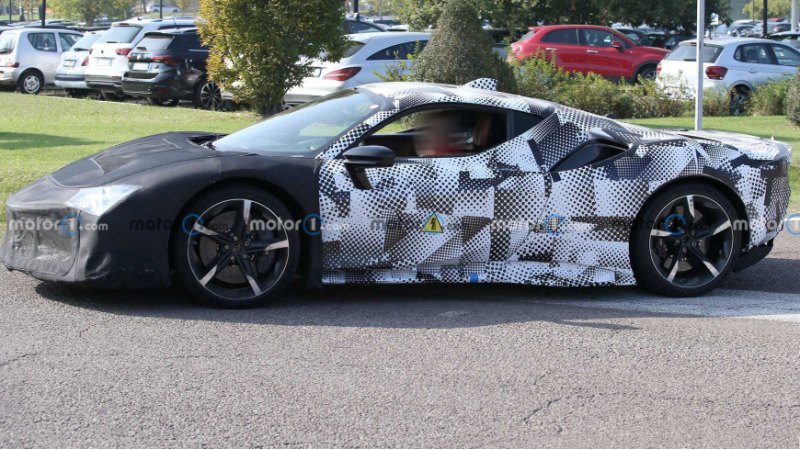 Ferrari представила SF90 Stradale в мае 2019…