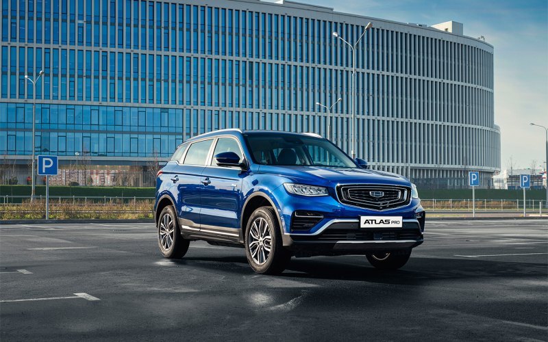 Geely Atlas Pro со скидками стоит от 2 458 990 до…