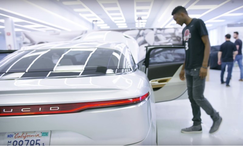 Lucid Air Touring по цене от 107 400 долларов или…