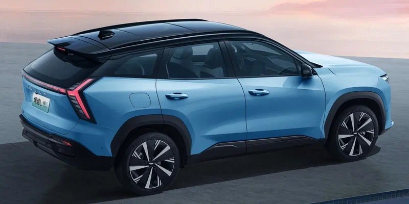 О начале официальных продаж Geely Atlas L без…