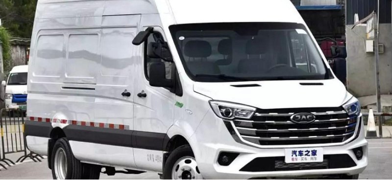 Компания JAC обновила фургон Sunray, который…