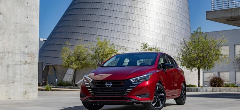 Седан Nissan Versa 2023 станет дороже, но получит…