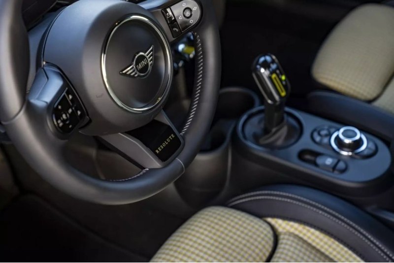Автолюбители могут купить авто в белоснежном…