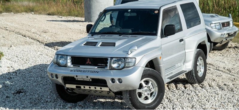 Один из 500 автомобилей Mitsubishi Pajero…