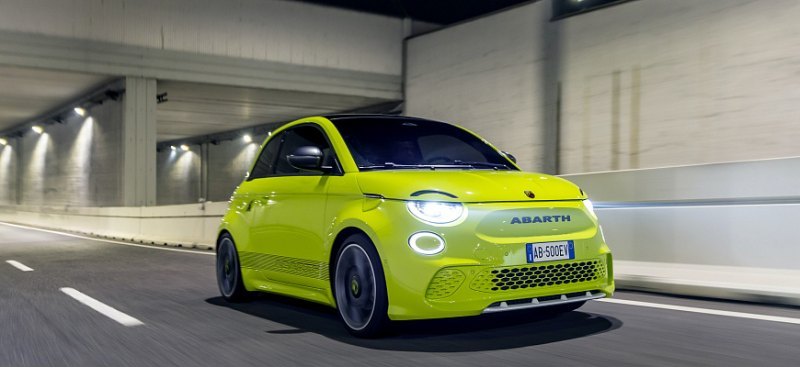 Новый хот-хэтч Abarth 500e стал первым…
