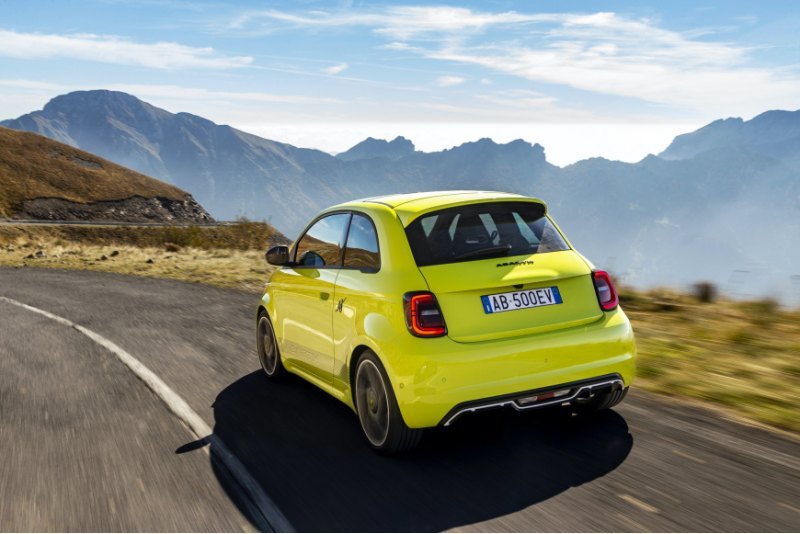 Визуально самое яркое изменение Abarth 500e по…