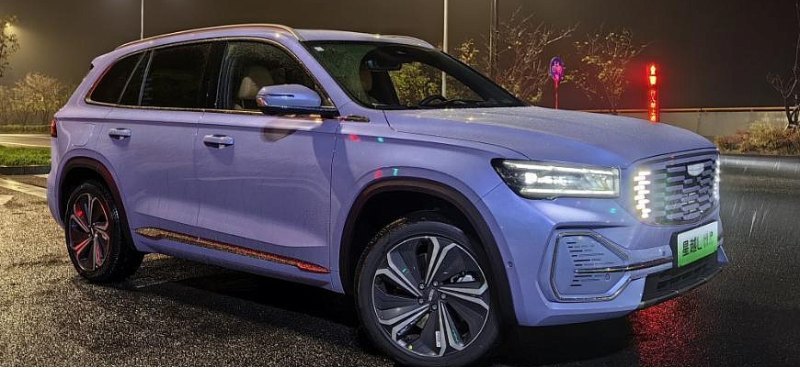 Компания Geely начала продажи гибридного Geely…