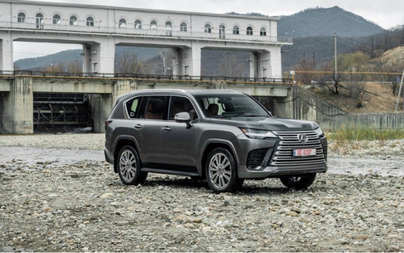 Новая генерация японского кроссовера Lexus LX…