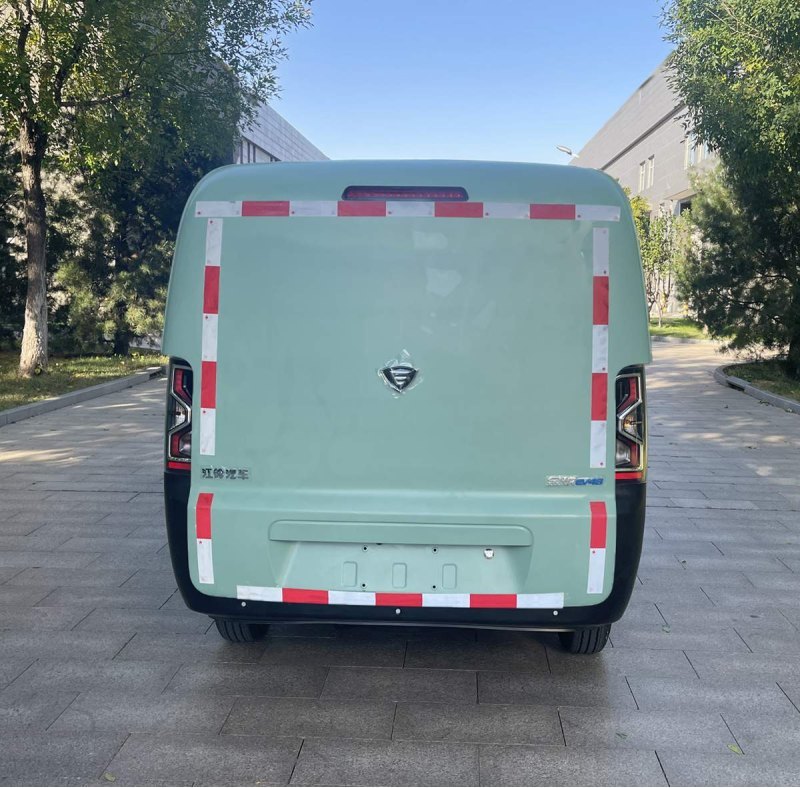 В китайских автосалонах электрофургон EV48…