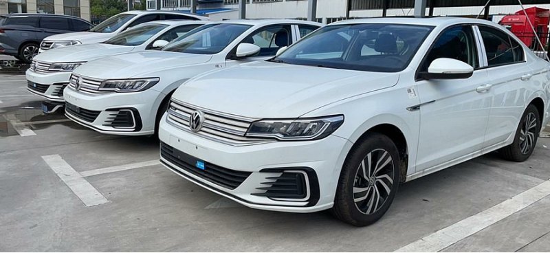 Автосалоны РФ начали продавать Volkswagen Bora…
