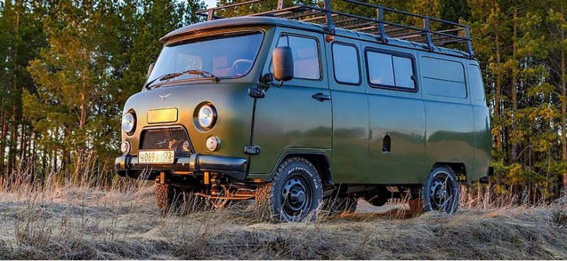Автосалоны УАЗ продают новые УАЗ «Буханки» дороже…