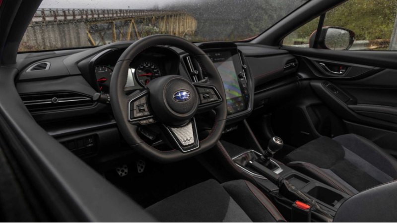 WRX GT высшего класса со стандартными…